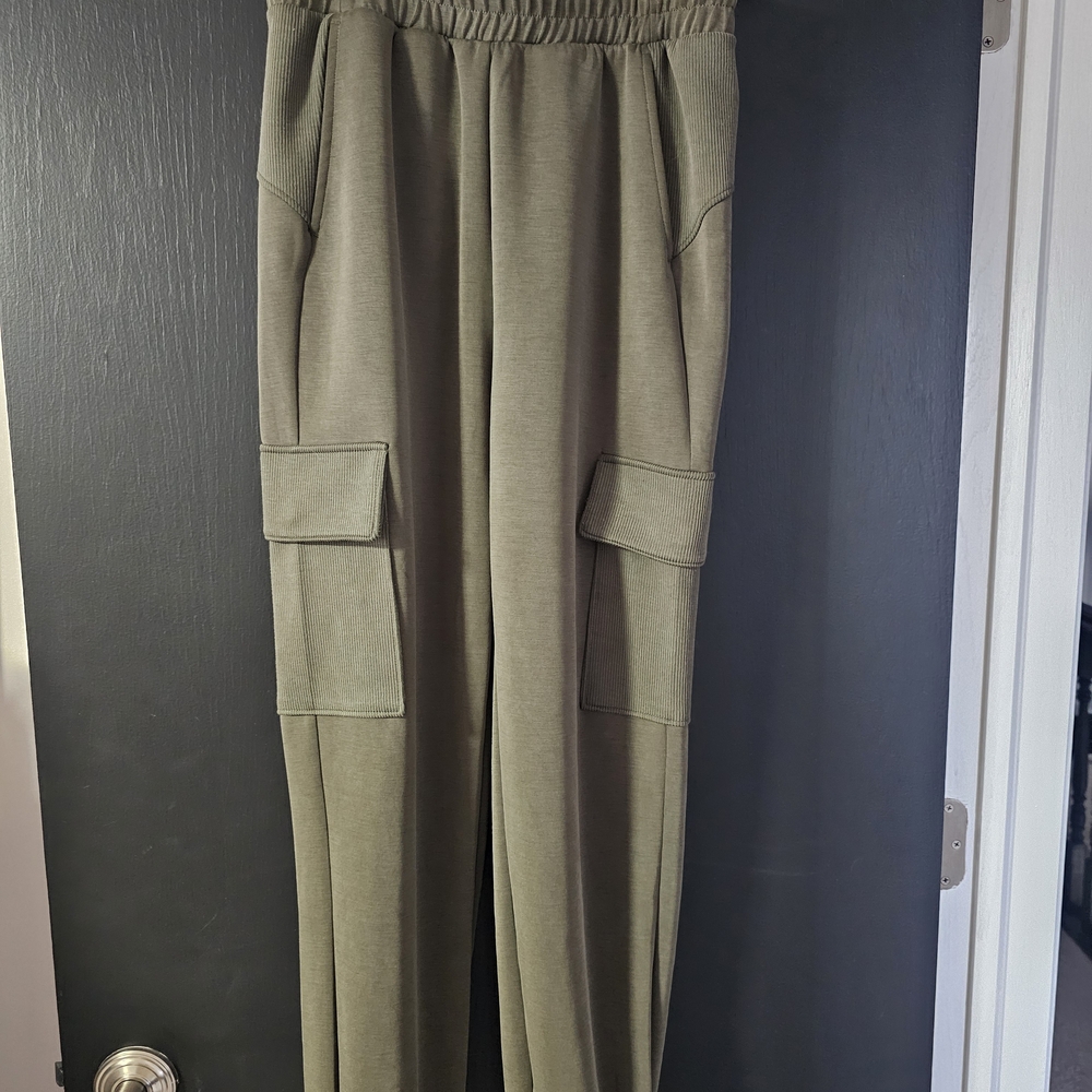 Evereve womens  Olive Green Joggers Pants